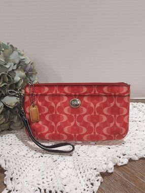 "Bits & Pieces" Coach Peyton Large Wristlet *Please Read*
